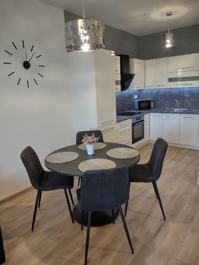 شقة Karina Apartman Dunajská Streda المظهر الخارجي الصورة
