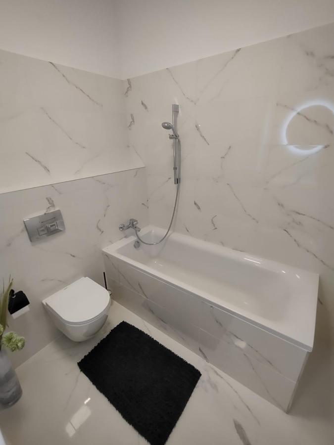 شقة Karina Apartman Dunajská Streda المظهر الخارجي الصورة