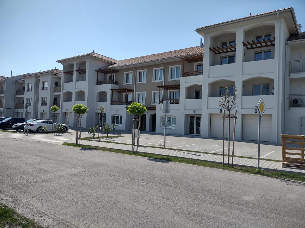 شقة Karina Apartman Dunajská Streda المظهر الخارجي الصورة