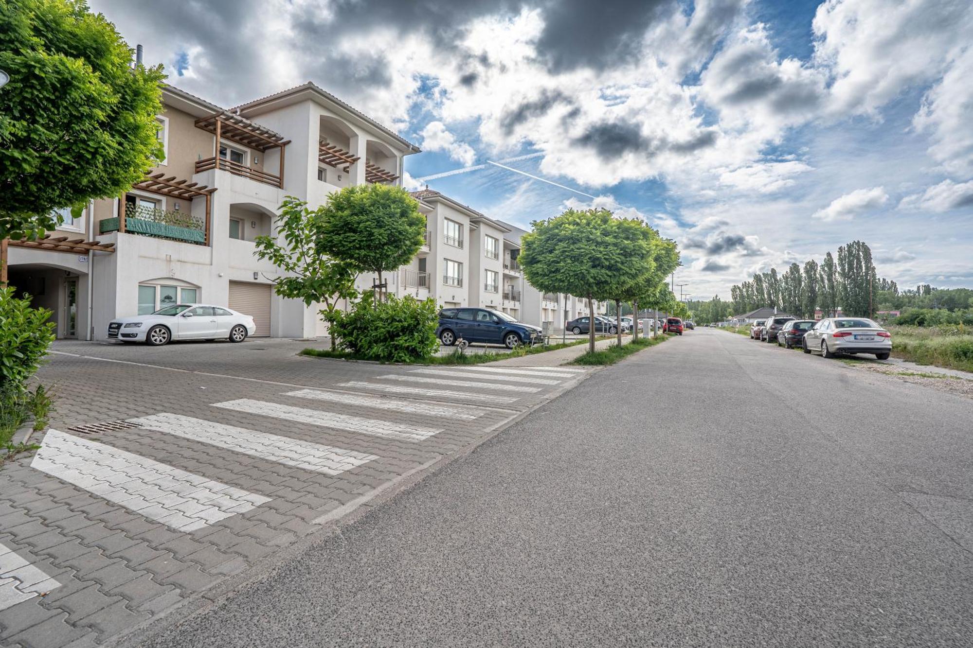 شقة Karina Apartman Dunajská Streda المظهر الخارجي الصورة