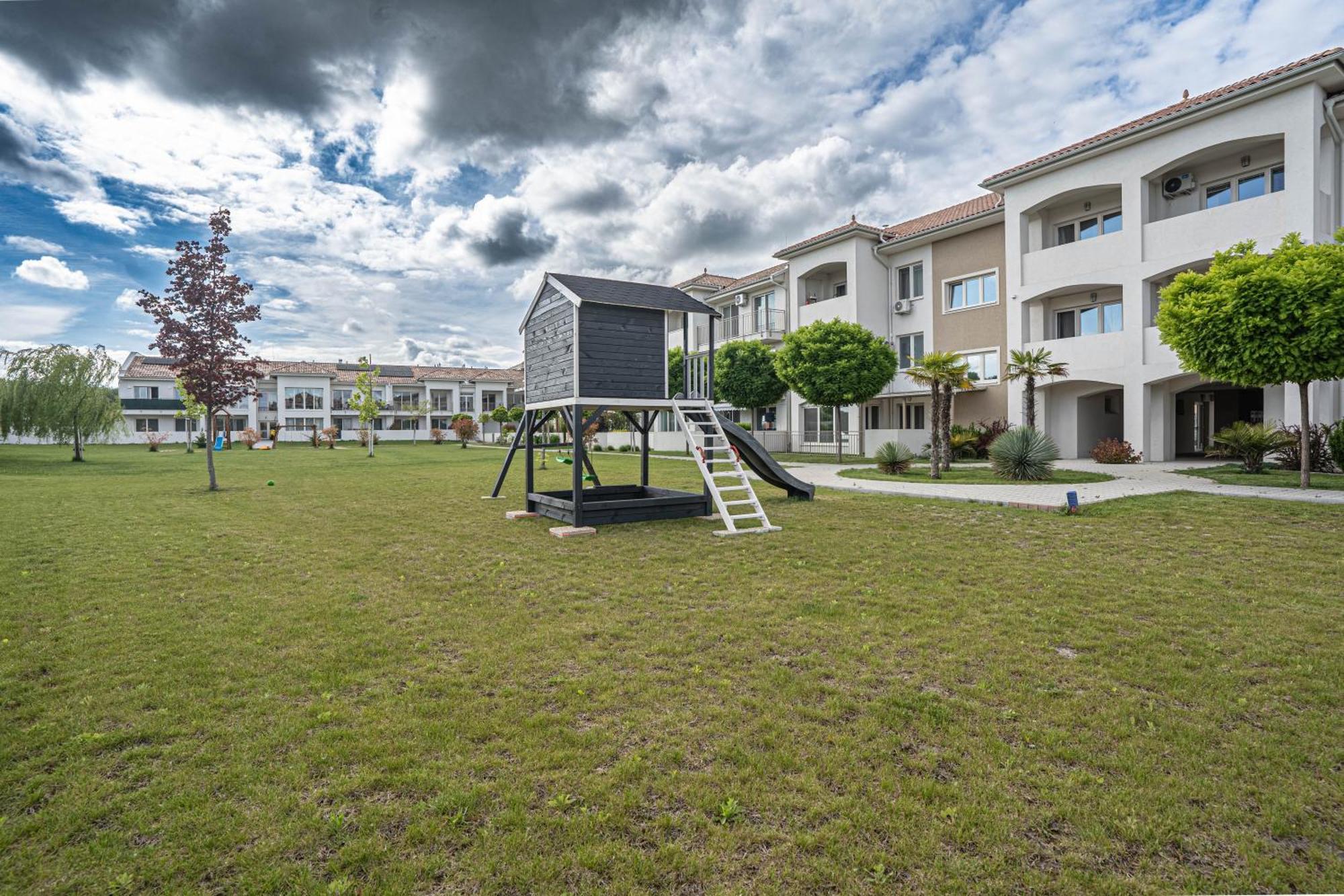 شقة Karina Apartman Dunajská Streda المظهر الخارجي الصورة