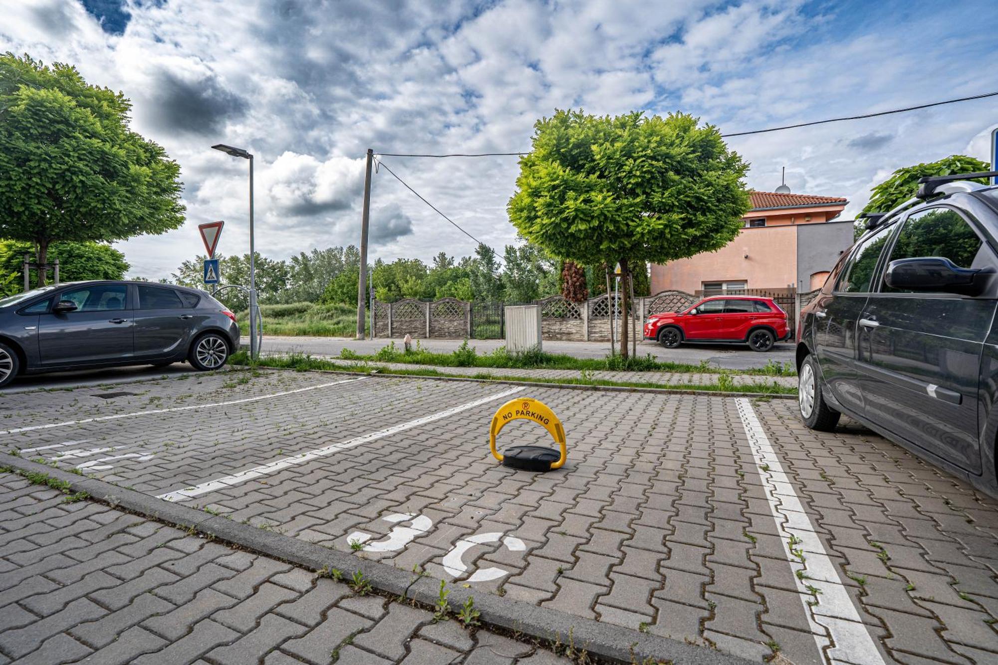 شقة Karina Apartman Dunajská Streda المظهر الخارجي الصورة